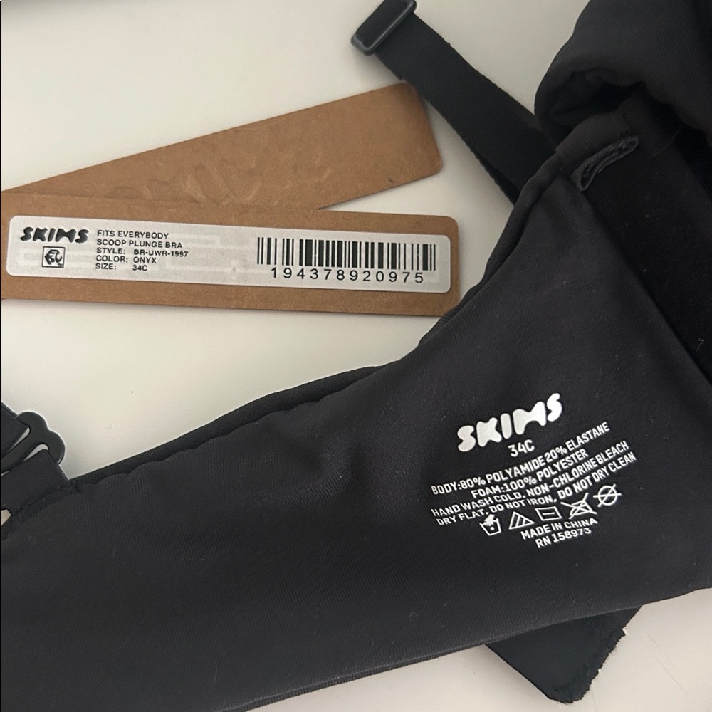 NWT SKIMS Black Fits Everybody Scoop Plunge Bra - Picture 3 of 3